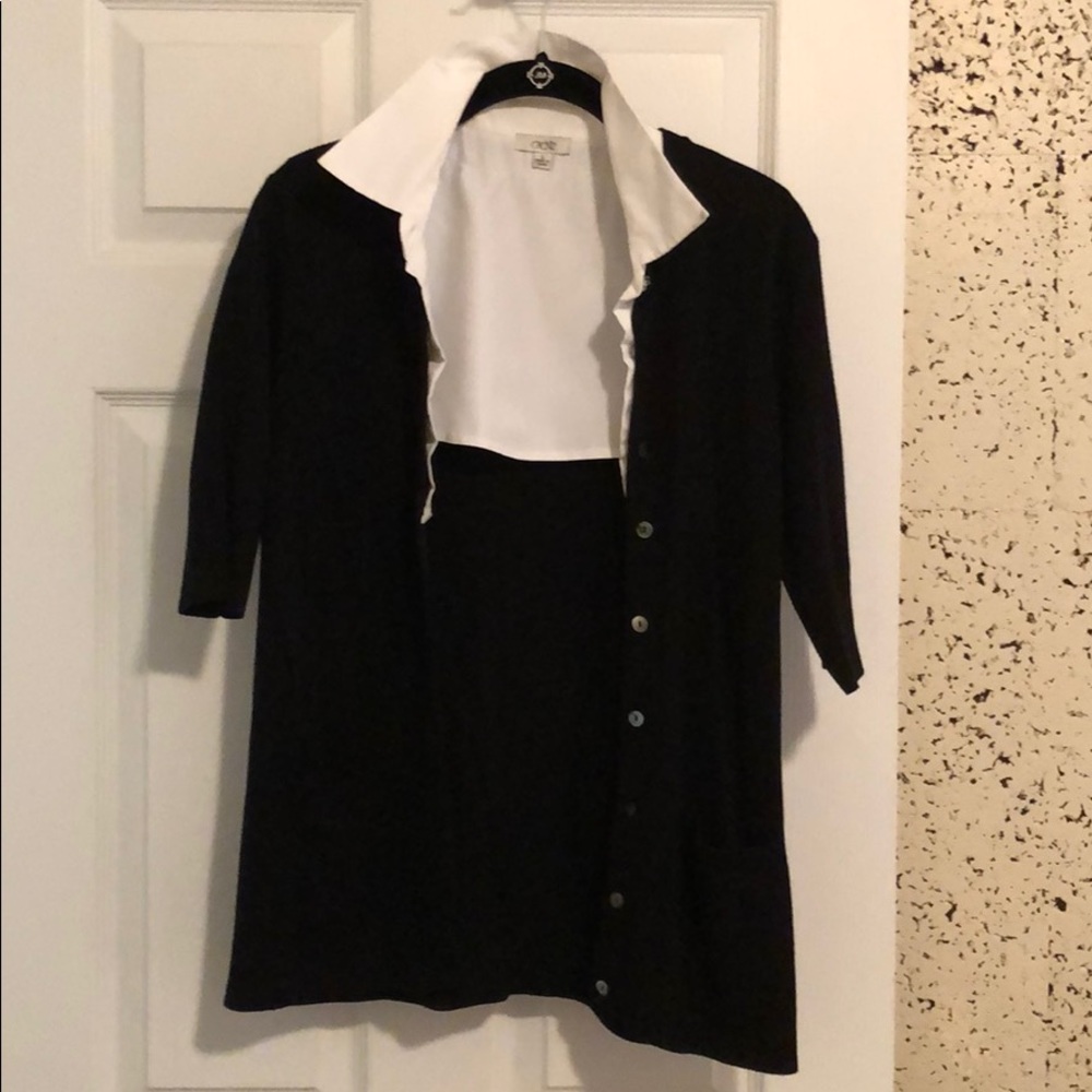 White/Black Quarter sleeve collar top